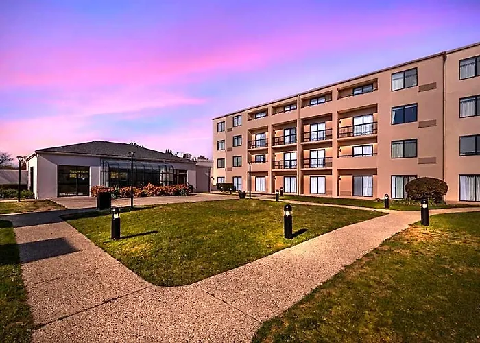 Comfort & - Buffalo Grove Hotel 4*